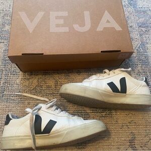 Veja Campo Chromefree Leather Sneakers White Sneakers with Black Detailing